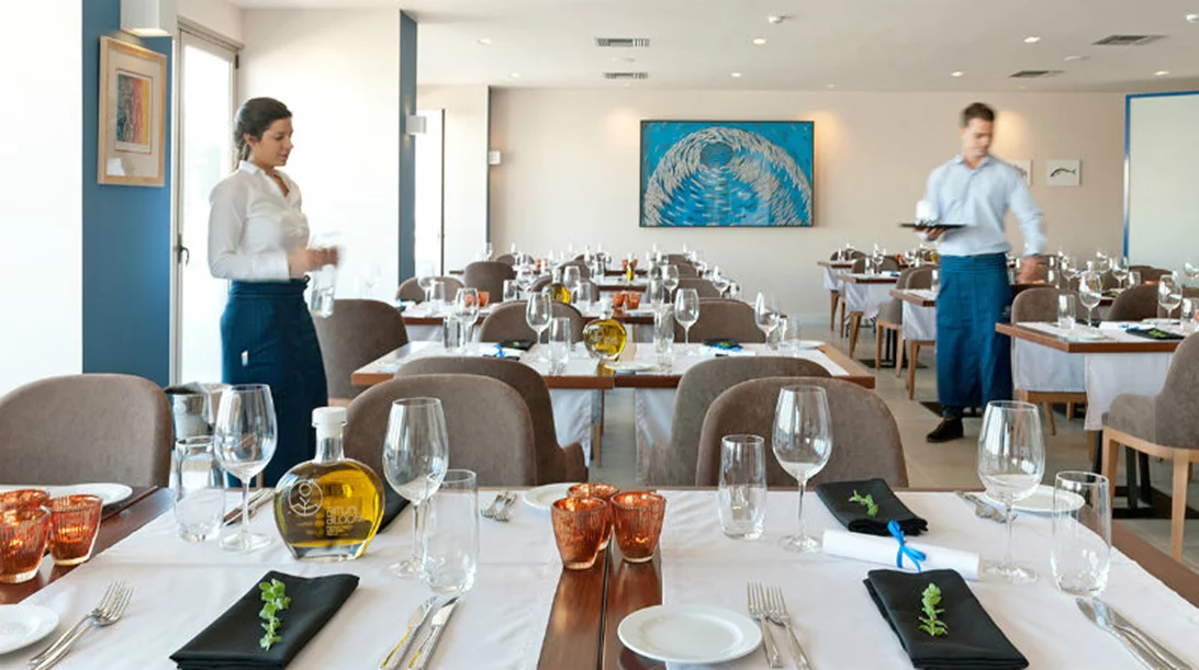 «Οψάριον»: 18 εικαστικοί στο «Varoulko»